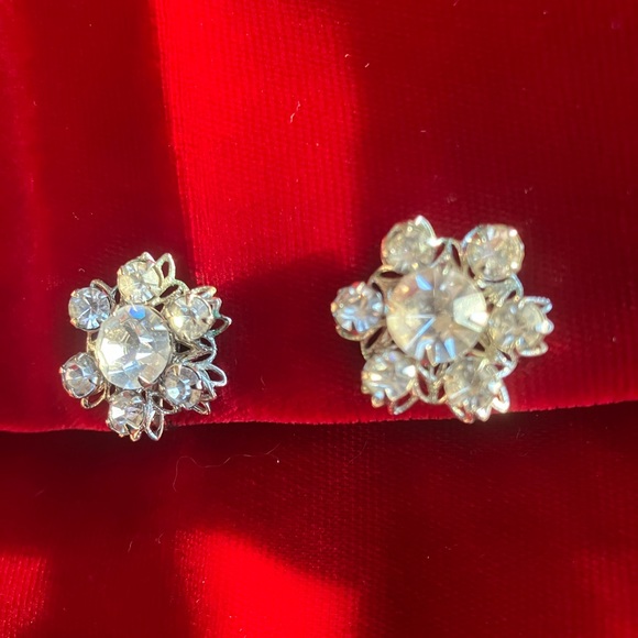 Vintage Rhinestone Screw Back Earrings - Picture 8 of 10